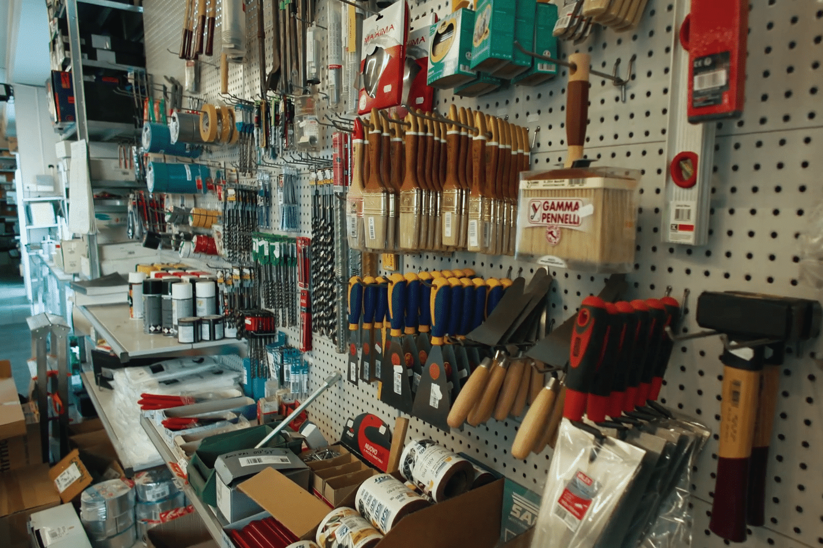 banco-vendita-e-magazzino-10